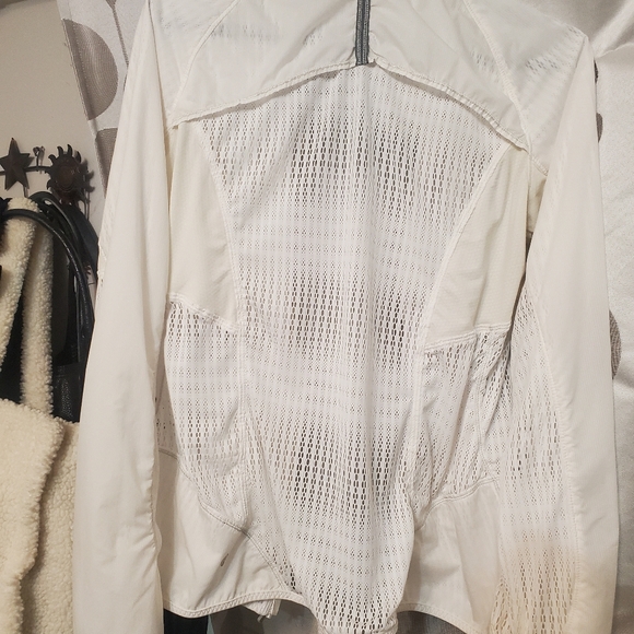 Lululemon light coat - Picture 3 of 3